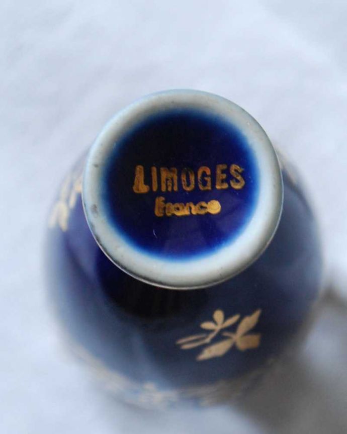 アンティーク 陶磁器の雑貨　アンティーク雑貨　フランスで見つけた小さな花瓶のかたちをしたアンティークオブジェ。裏側にポーセリンマーク製造メーカー保証の意味がこもった窯印、こんなポーセリンマークがあります。(h-845-z)