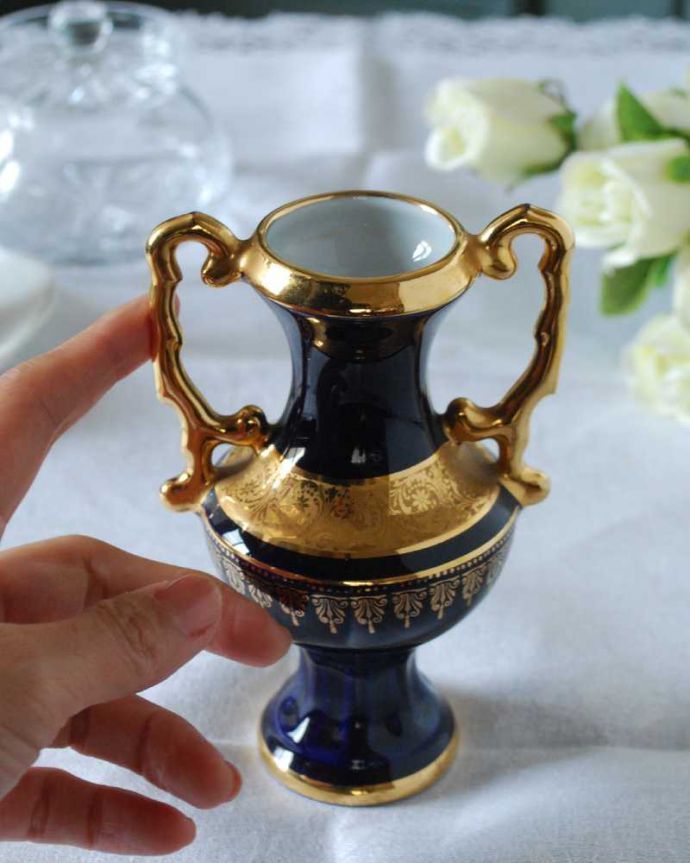 アンティーク 陶磁器の雑貨　アンティーク雑貨　小さな花瓶のかたちをしたフランスアンティークオブジェ（一輪挿し）。絵になる美しさ何も入れなくても、絵になる美しいフォルム。(h-847-z)