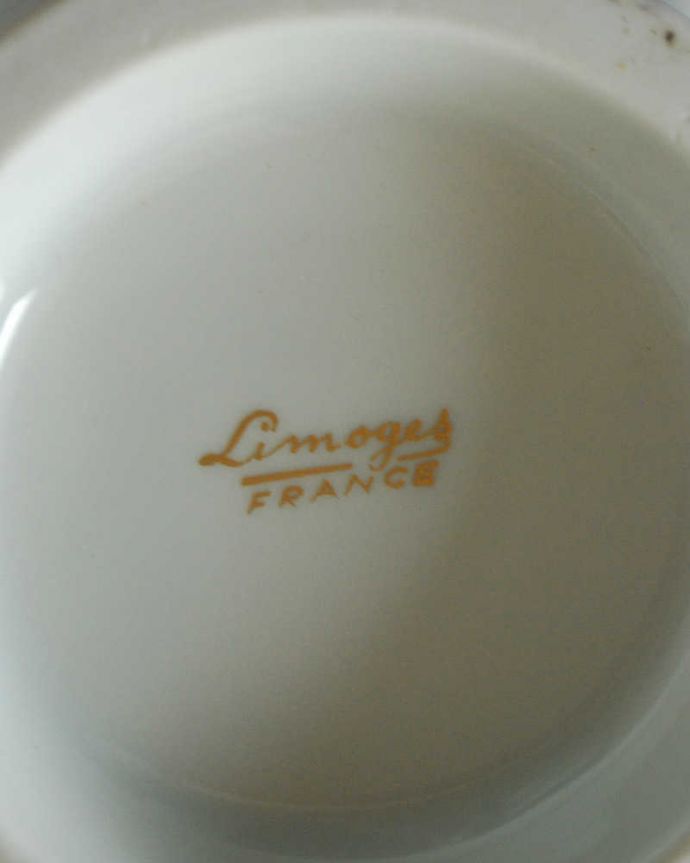 アンティーク 陶磁器の雑貨　アンティーク雑貨　フランスで見つけた優雅なリモージュのアンティークシュガーポット。裏側には品質の証製造メーカー保証の意味がこもった窯印、ポーセリンマークがあります。(h-855-z)