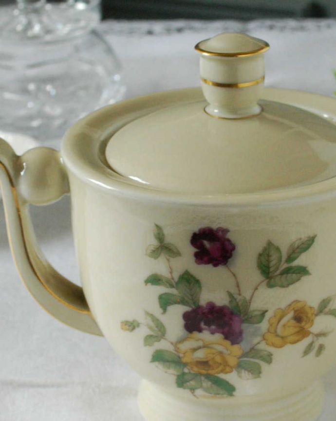 アンティーク 陶磁器の雑貨　アンティーク雑貨　フランスで見つけたお花のシュガーポット(リモージュ)。お茶の時間を華やかにしてくれるアンティークティータイムを楽しむための茶道具の一つシュガーポット。(h-856-z)
