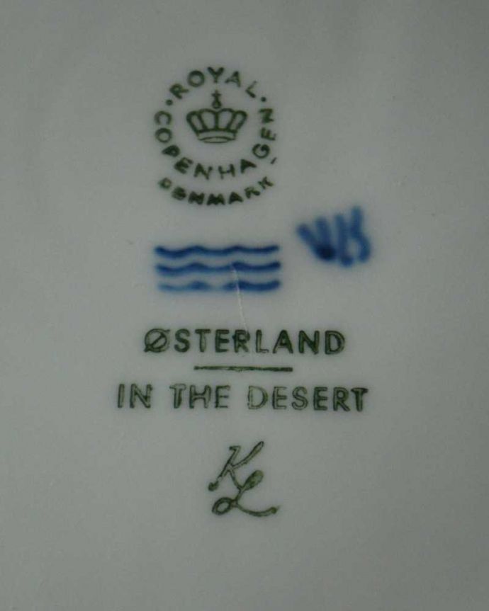 アンティーク 陶磁器の雑貨　アンティーク雑貨　ロイヤルコペンハーゲンの1972年クリスマスイヤープレート（砂漠にて）。裏側には品質の証製造メーカー保証の意味がこもった窯印、ポーセリンマークがあります。(h-887-z)