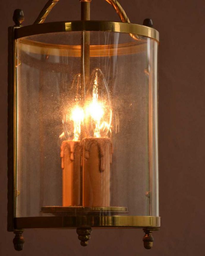 シャンデリア　照明・ライティング　ゴールド色の真鍮がキラっと輝くアンティークのランタンシャンデリア（2灯）（Ｅ17シャンデリア球付） 。。(h-896-z)
