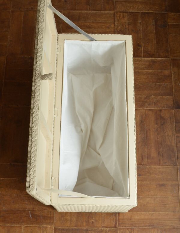 アンティーク風の家具　アンティーク風　Handle オリジナル ロイドルームボックス・ベンチ(Resort　White)。ボックスの中には、布の袋が付いています。(ho-021)