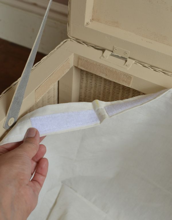 オリジナルロイド　Handleオリジナルのロイドルームボックスベンチ（Resort White）。取り外しできますボックスの中の布の袋は取り外すことができます。(hol-09rw)