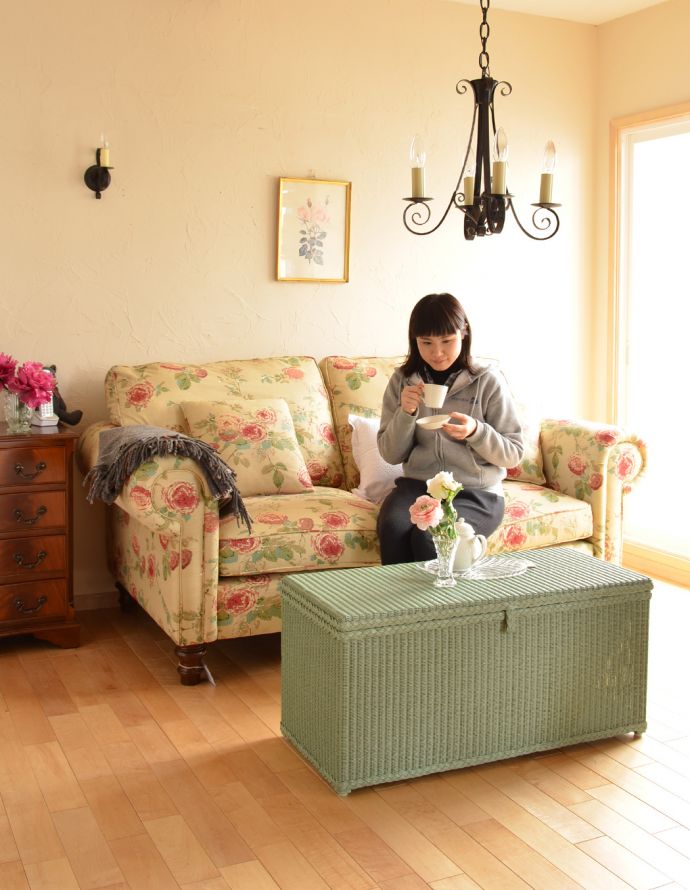 オリジナルロイド　Handleオリジナルのロイドルームボックスベンチ（Herb Tea）。丈夫さも魅力です籐の家具のようなしなやかさと美しさを持ちながら、湿気に強く、ささくれやきしみ、反りなどによる変形がないロイドルームは、100年経っても実用的に使える丈夫さも魅力です。(hol-09ht)