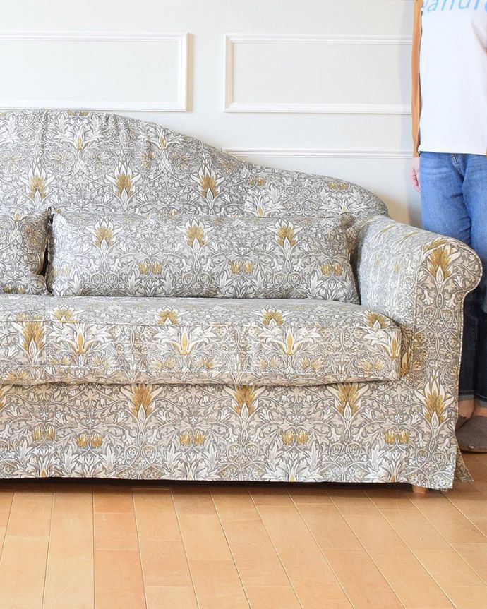 アンティーク家具に似合うソファ、ウィリアムモリスの生地が美しい