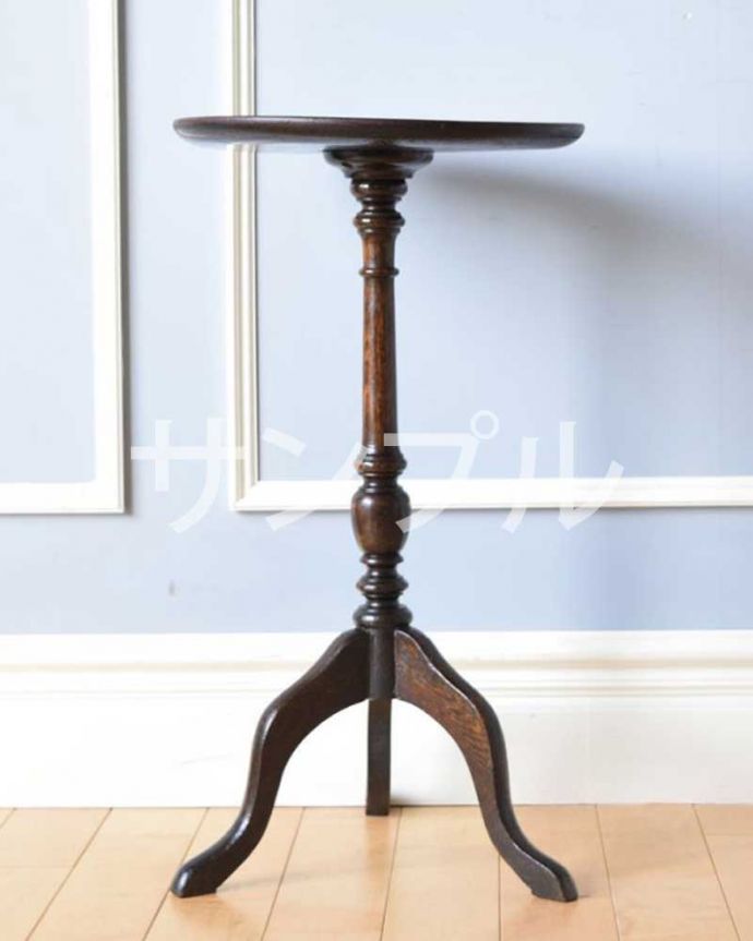 アンティークのテーブル　アンティーク家具　アンティーク ティーテーブル。横から見ても優雅英国アンティークらしく横顔だって美しいんです。(k-2427-f)