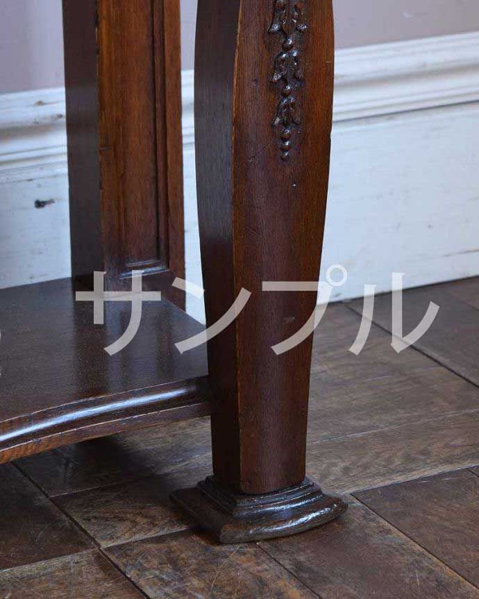 アンティークのテーブル　アンティーク家具　アンティーク　オケージョナルテーブル。移動もラクラクですHandleのアンティークは、脚の裏にフェルトキーパーをお付けしています。(k-2587-f)