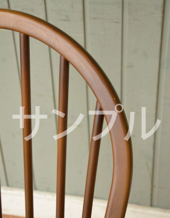 フープバックチェアの背もたれ