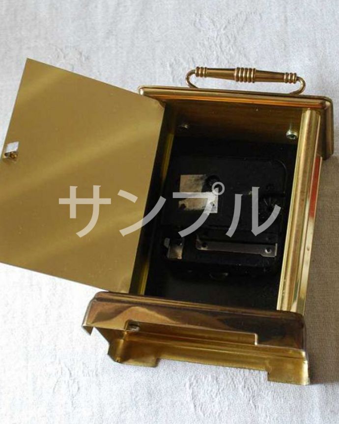 アンティーク 真鍮の雑貨　アンティーク雑貨　アンティーク　時計。裏から見ると･･･クオーツは新しく交換しました。(k-3650-z)