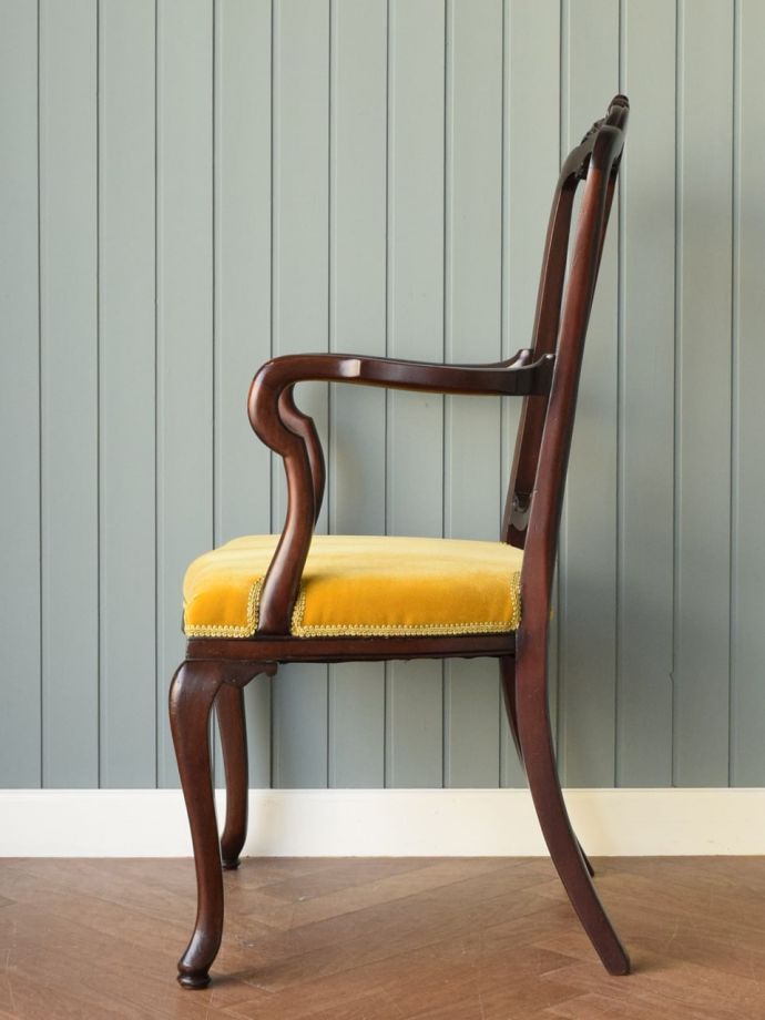 英国アンティークの美しい椅子、マホガニー材のアンティークアーム 