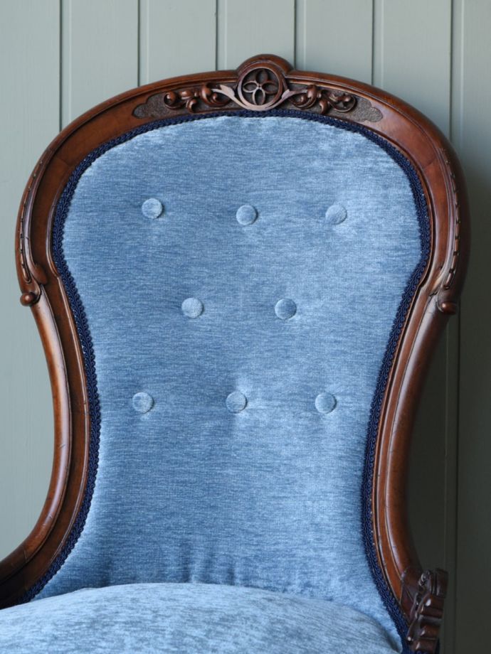 英国のアンティークの椅子、ウォールナット材の美しいパーソナルチェア ...