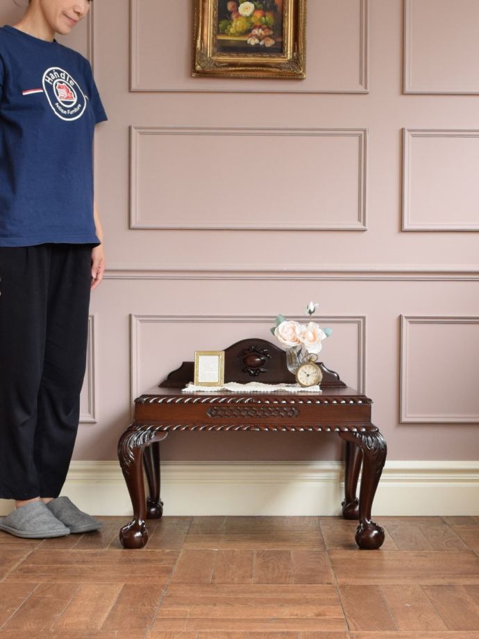 英国から届いたアンティークのめずらしい家具、クロウ＆ボールが美しい