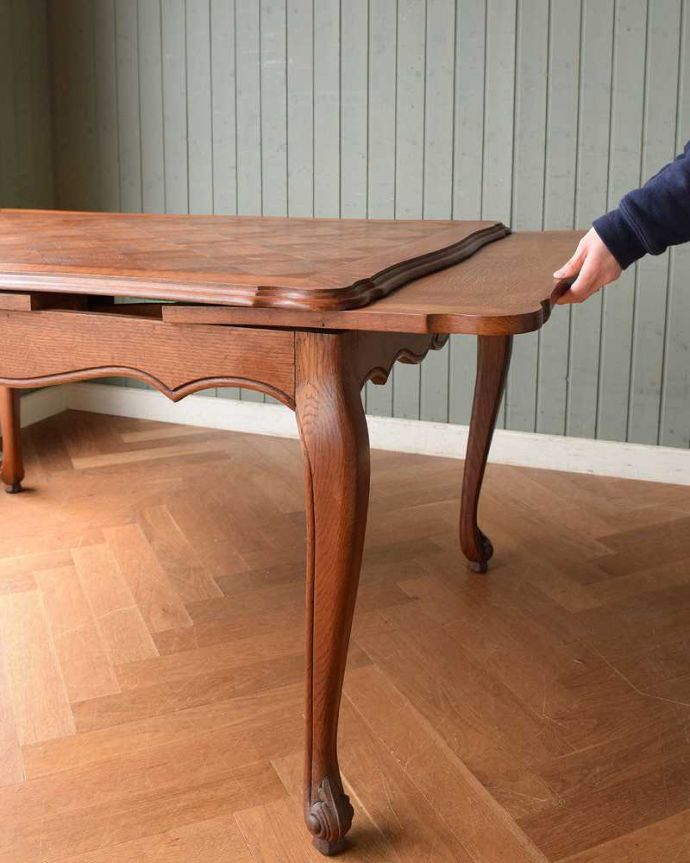 アンティークのテーブル　アンティーク家具　３つサイズが楽しめるアンティーク家具、伸張式のダイニングテーブル。あっという間にサイズが変えれます。(j-1185-f)
