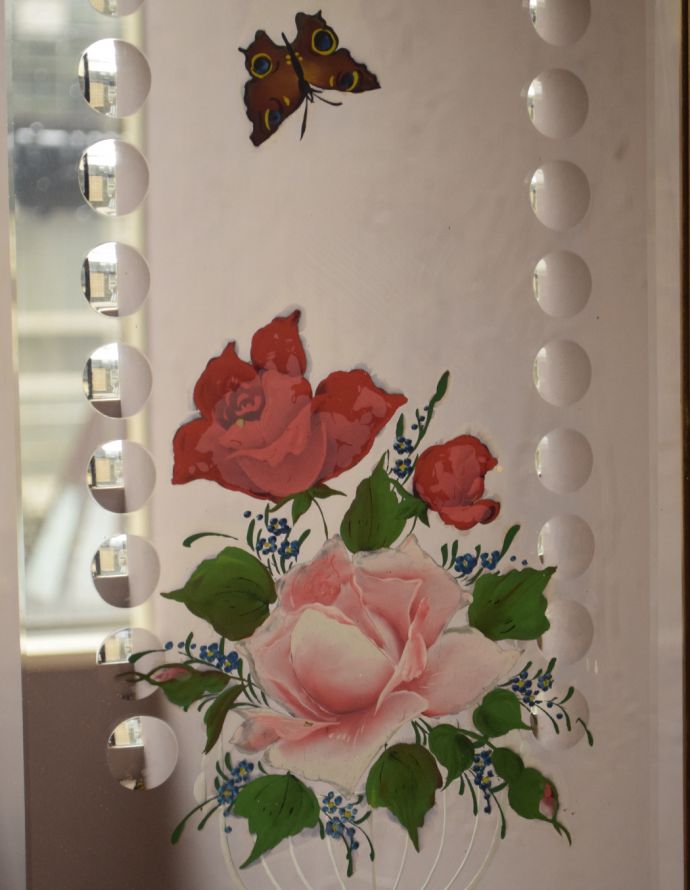 アンティーク フレーム付きミラー　アンティーク雑貨　アンティークの木製鏡、オーク材×薔薇と蝶が美しいデザインの壁掛けミラー。毎日覗き込みたくなる程美しい、アンティークミラーです。(j-119-z)