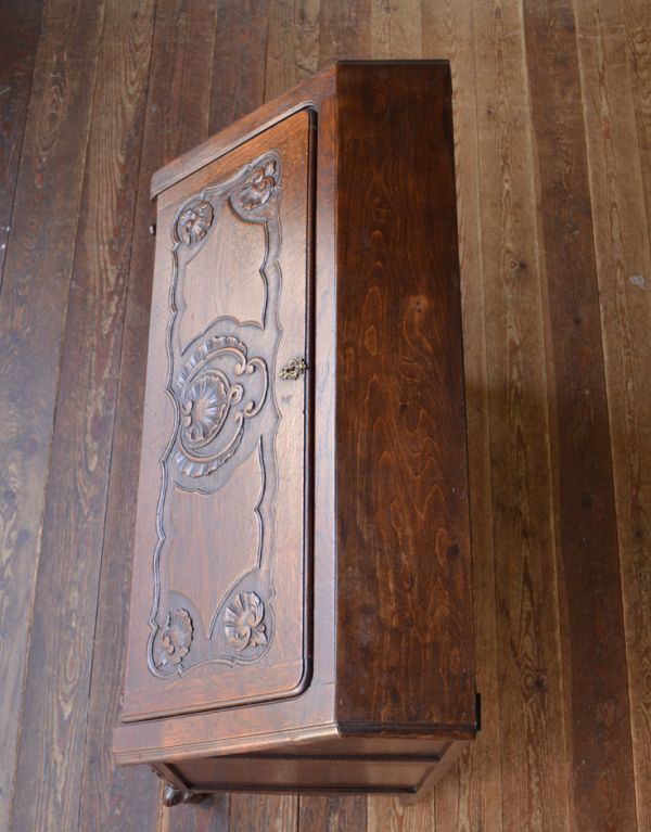 ビューロー　アンティーク家具　フランスらしい豪華な彫が自慢のアンティークビューロー（デスク）。天板もピカピカにお直ししました。(j-1261-f)