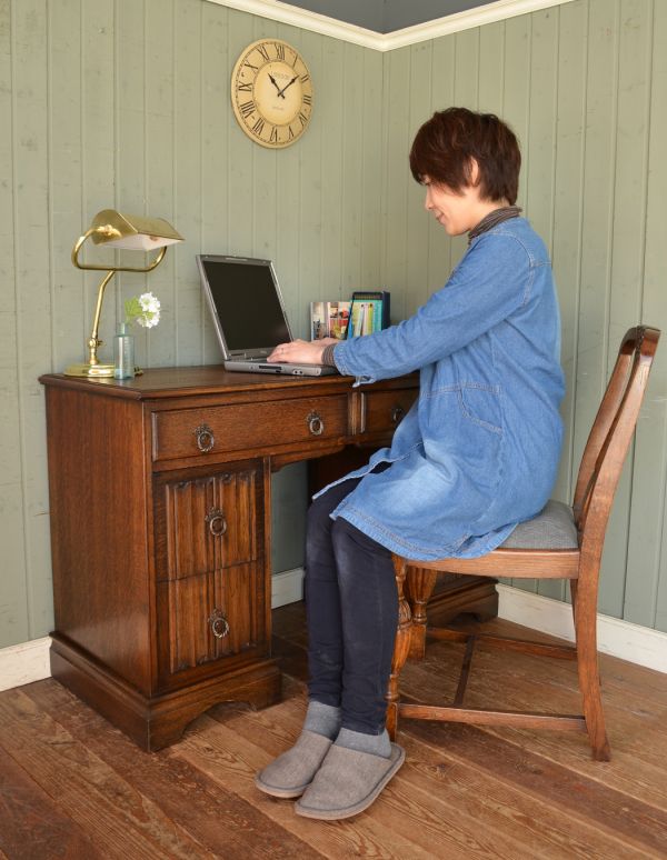 英国スタイルのカッコイイ、アンティークのデスク（書机）(j-1315-f 