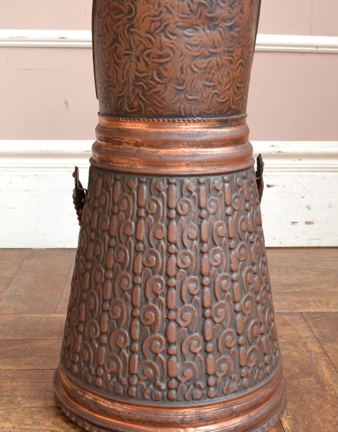 アンティーク 真鍮の雑貨　アンティーク雑貨　英国アンティーク雑貨、装飾が美しいコッパーコールボックス（銅製）。アンティークでしか見つからない貴重なアイテムです。(j-138-z)