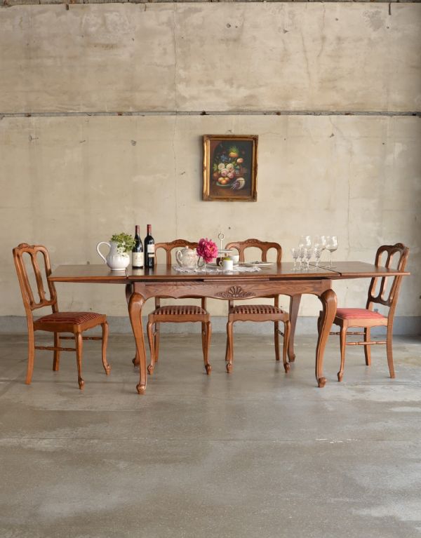 装飾が入ったフランスのアンティーク家具、伸張式のダイニングテーブル