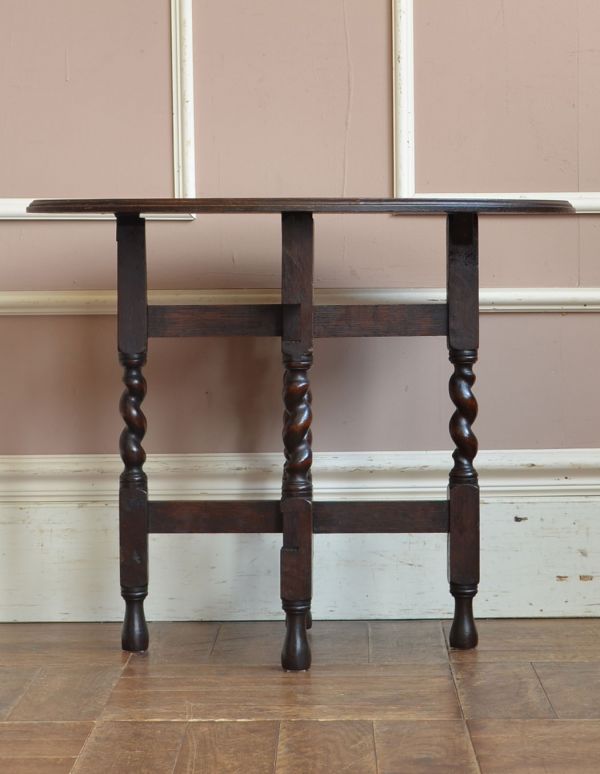 ロイドテーブル　アンティーク家具　アンティークの英国家具、ツイスト脚のオケージョナルテーブル（伸張式）。脚の美しさが自慢のテーブル！持ち運びがしやすく、場所もとらないので重宝します。(j-1504-f)
