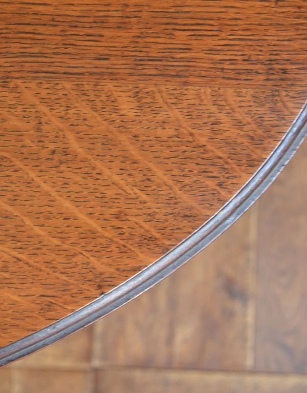 ロイドテーブル　アンティーク家具　アンティークの英国家具、ツイスト脚のオケージョナルテーブル（伸張式）。専門の職人によってお直ししていますが、アンティークは新品ではありません。(j-1504-f)