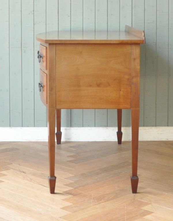 アンティークのデスク・書斎机　アンティーク家具　木目が美しいアンティーク英国家具、優雅なライティングテーブル（デスク）。サイドも美しいです。(j-1509-f)