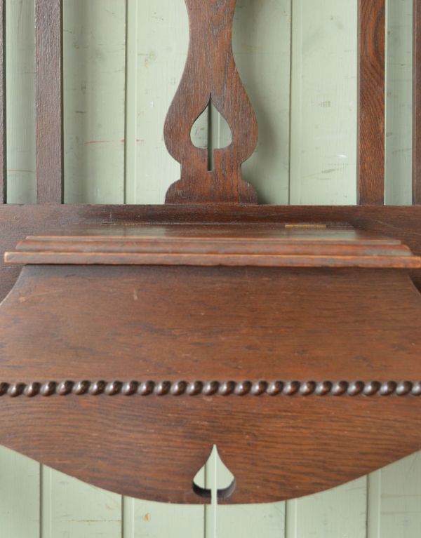 アンティークの玄関収納　アンティーク家具　ミラー付の英国らしいアンティーク家具、玄関の収納家具のホールスタンド（コート掛け）。センスのいい装飾が施されています。(j-1512-f)