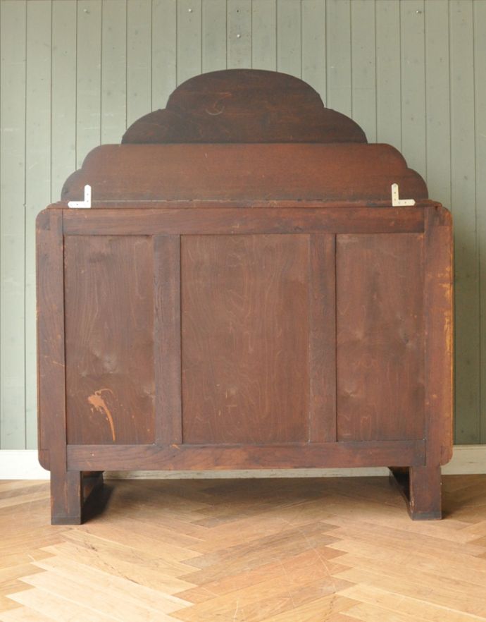 サイドボード　アンティーク家具　英国のアンティーク家具、お花の彫りが入ったミラーバックサイドボード。きちんとメンテナンスしてあるので、裏側もキレイです。(j-1571-f)