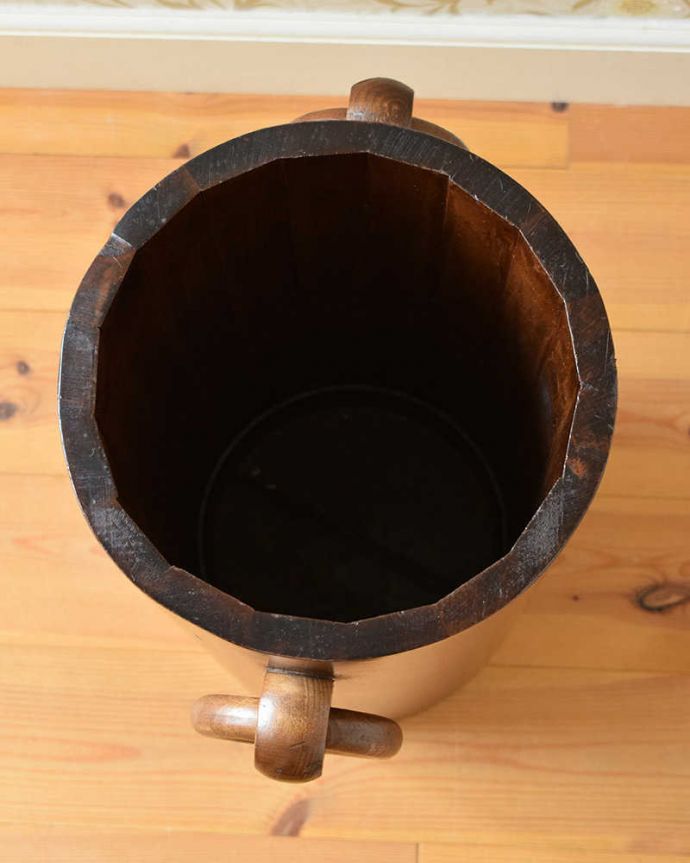 めずらしい家具　アンティーク雑貨　英国から届いたアンティーク、木で作られたお洒落なバレル（樽）　。上から見るとこんな感じです。(j-161-z)
