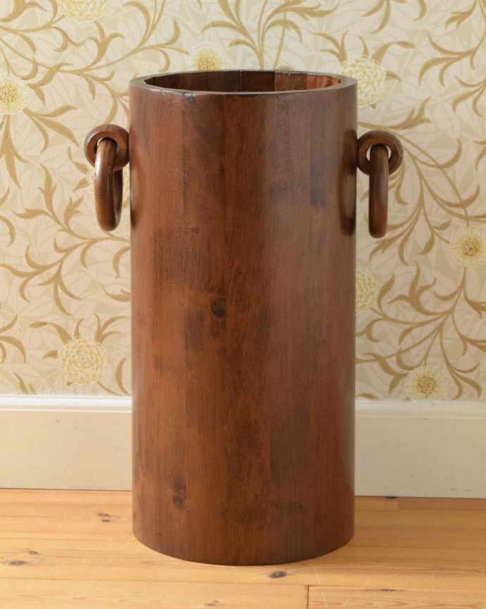 めずらしい家具　アンティーク雑貨　英国から届いたアンティーク、木で作られたお洒落なバレル（樽）　。木目がお洒落です。(j-161-z)