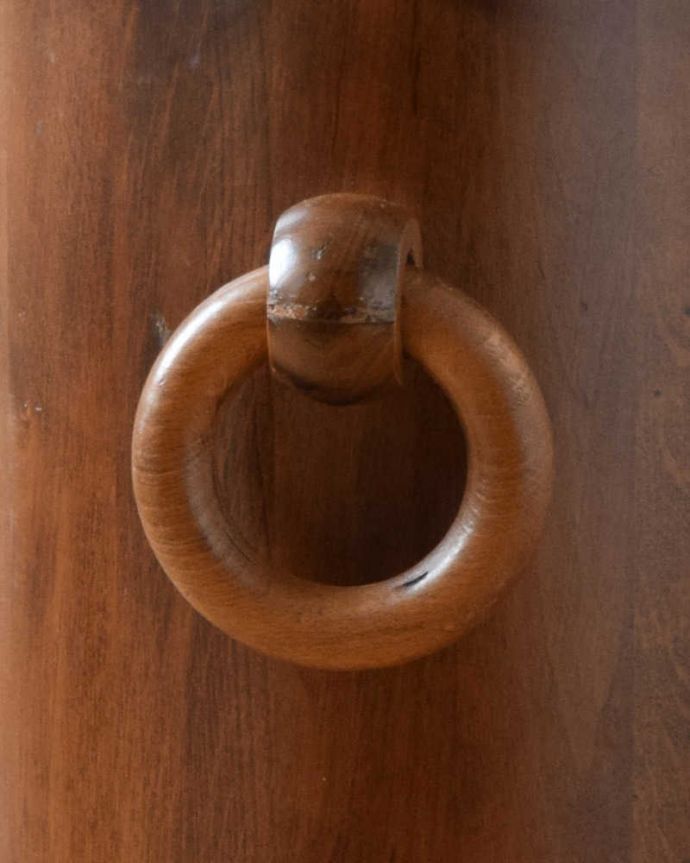 めずらしい家具　アンティーク雑貨　英国から届いたアンティーク、木で作られたお洒落なバレル（樽）　。リングの持ち手が付いています。(j-161-z)