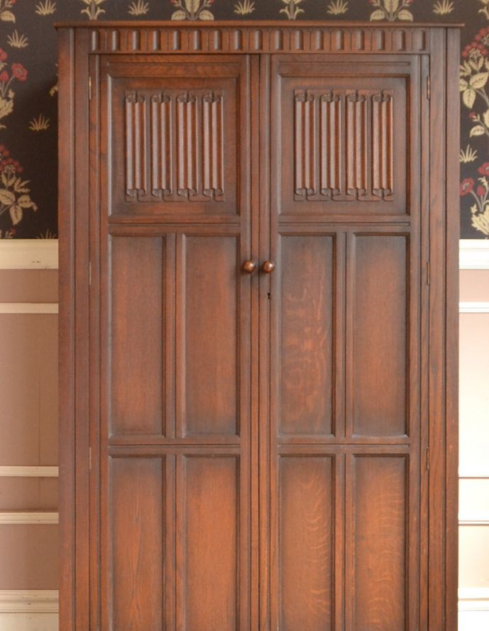 英国紳士のアンティーク家具、２枚扉のワードローブ（洋服タンス）