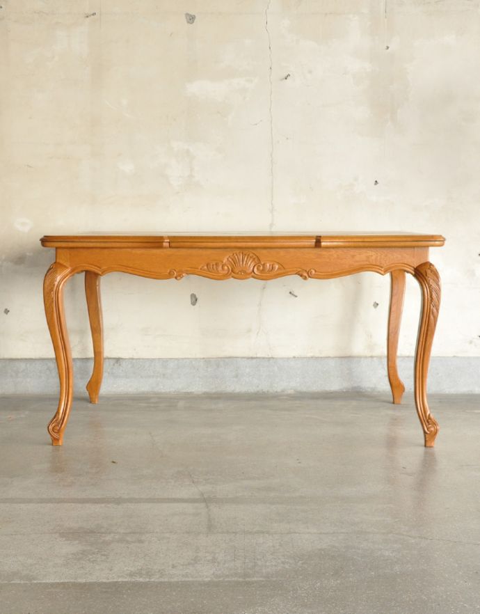 ロイドテーブル　アンティーク家具　アンティークのフランス家具、彫りたっぷりのドローリーフテーブル（伸張式）。脚がスッキリしているので、圧迫感がありません。(j-1646-f)