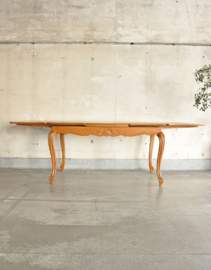 ロイドテーブル　アンティーク家具　アンティークのフランス家具、彫りたっぷりのドローリーフテーブル（伸張式）。もちろん常に広げた状態でもお使いいただけます。(j-1646-f)