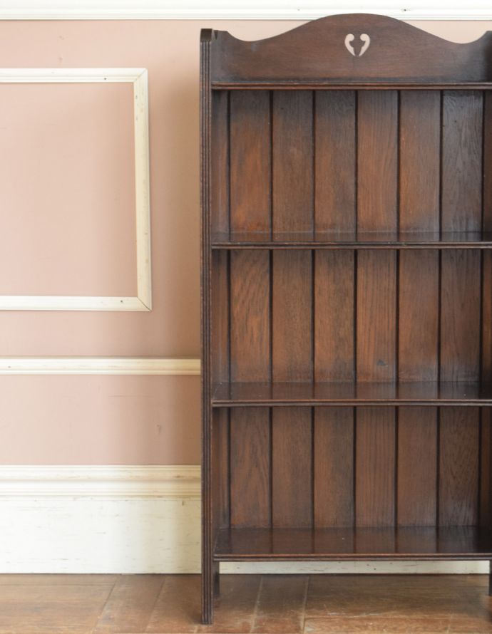 アンティークのキャビネット　アンティーク家具　書斎やリビングで使いたい英国アンティーク家具、小さくて使いやすいシェルフ（本棚）。棚板でしっかり仕切られているので整理整頓しやすいですよ。(j-1659-f)