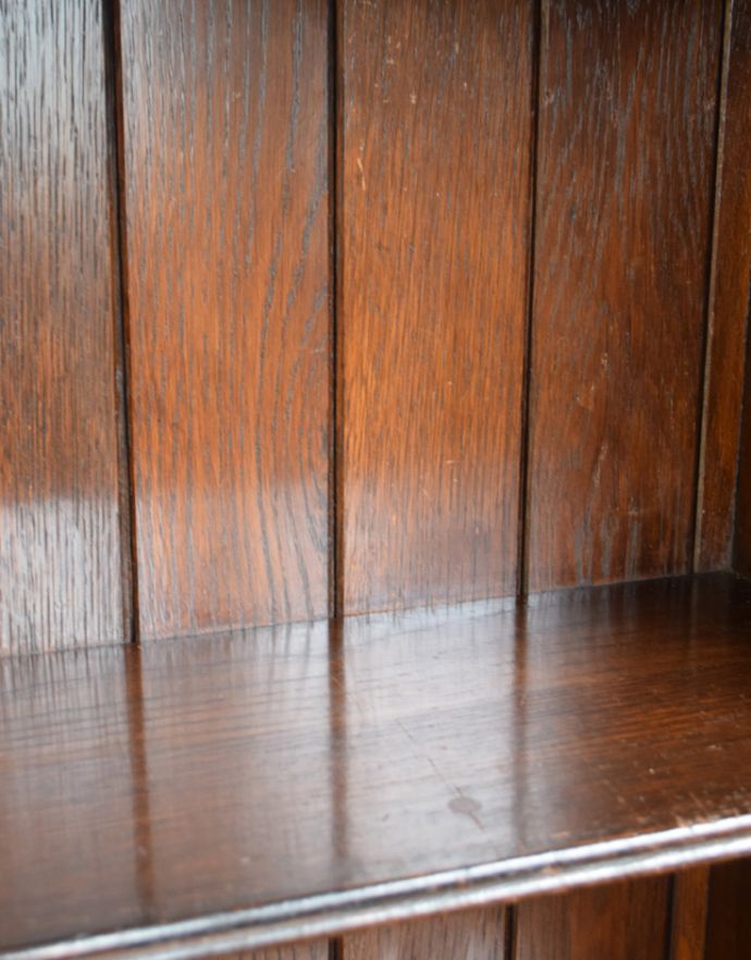 アンティークのキャビネット　アンティーク家具　書斎やリビングで使いたい英国アンティーク家具、小さくて使いやすいシェルフ（本棚）。棚板は固定です。(j-1659-f)