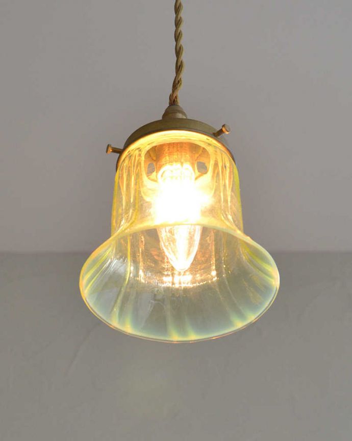 イギリスアンティーク照明、ヴァセリンランプのペンダントライト（コード・シャンデリア電球・ギャラリーD付き）