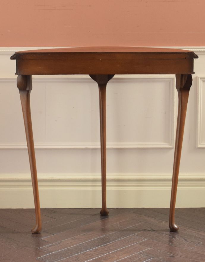 ロイドテーブル　アンティーク家具　英国のアンティーク家具、装飾の美しいコンソールテーブル。きちんとメンテナンスしてあるので、裏側もキレイです。(j-1668-f)