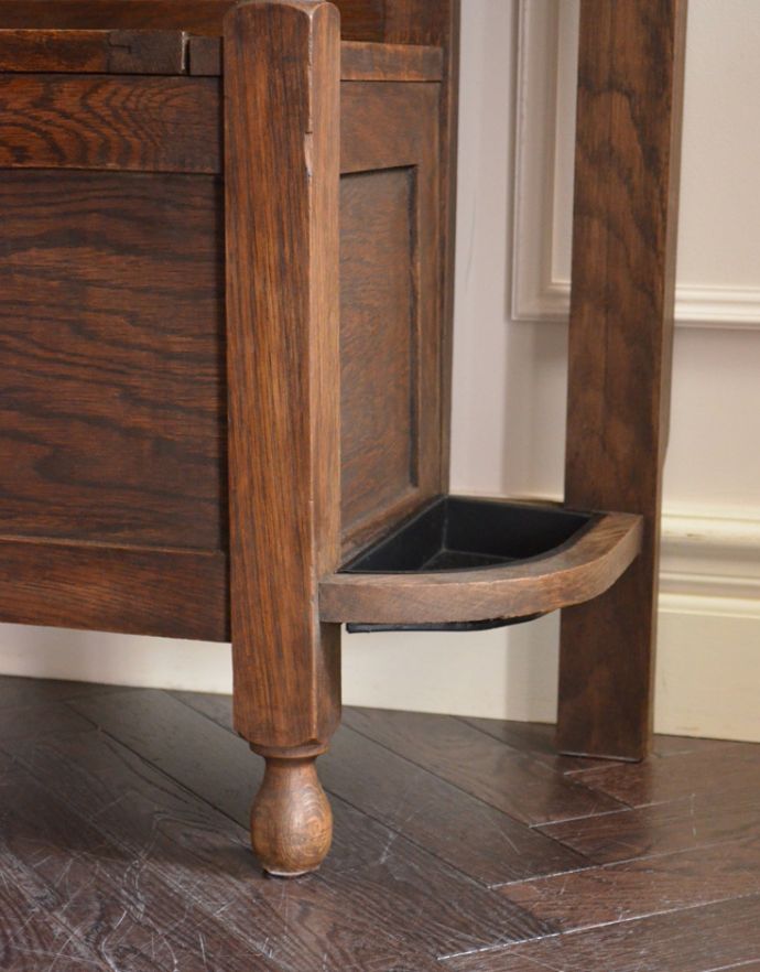 アンティークの玄関収納　アンティーク家具　玄関で使えるアンティーク英国家具、ベンチも付いたホールスタンド。メンテナンスされた脚がしっかり支えてくれます。(j-1695-f)
