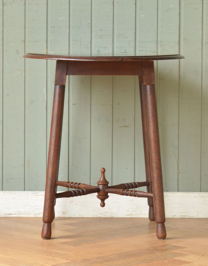 アンティークのテーブル　アンティーク家具　英国スタイルのアンティーク家具、コンパクトなオケージョナルテーブル。きちんとメンテナンスしていますので、届いたその日からお使いいただけます。(j-1734-f)
