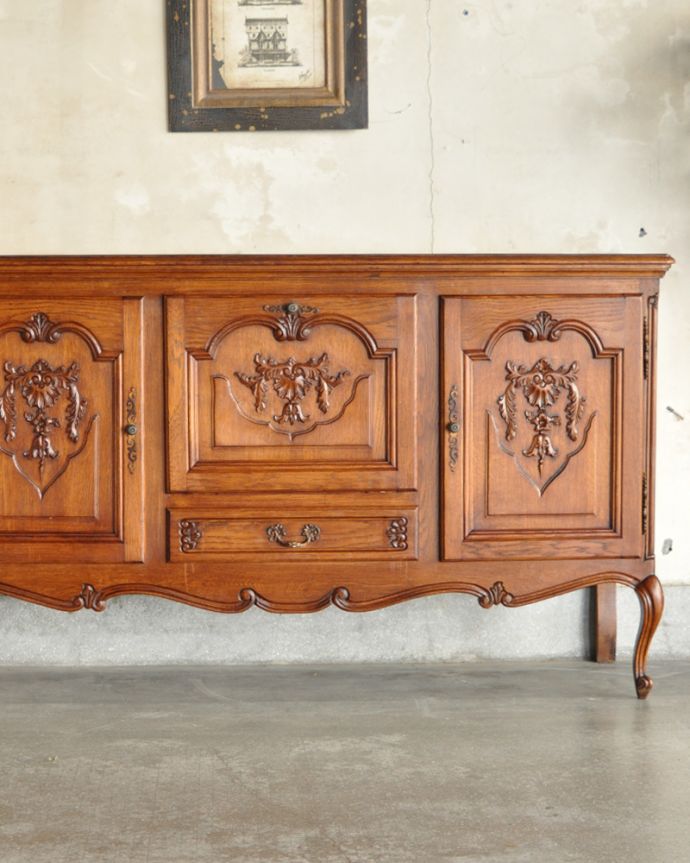 フランスの素敵なアンティーク家具、彫りが美しい木製のサイド