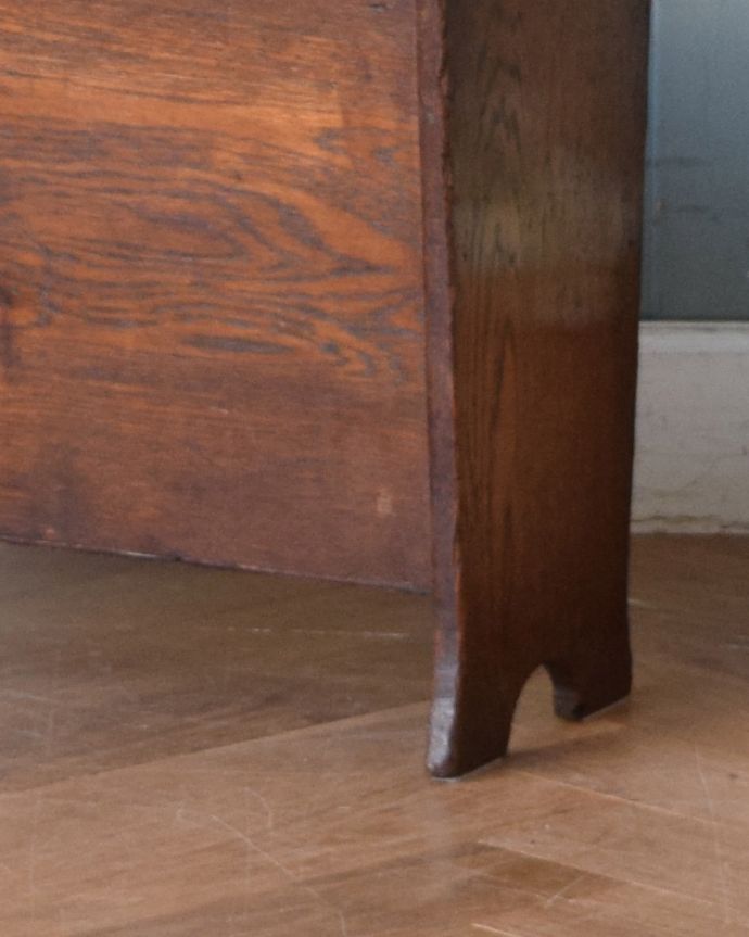 マガジンラック　アンティーク家具　木製のアンティークフランス家具、仕切りが付いた便利なマガジンラック。メンテナンスしているので安心してお使いいただけます。(j-1791-f)