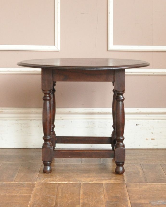 アンティークのテーブル　アンティーク家具　気軽に使えるコンパクトサイズが嬉しいアンティークオケージョナルテーブル。横から見た姿もステキ横から見るとこんな感じです。(j-1803-f)