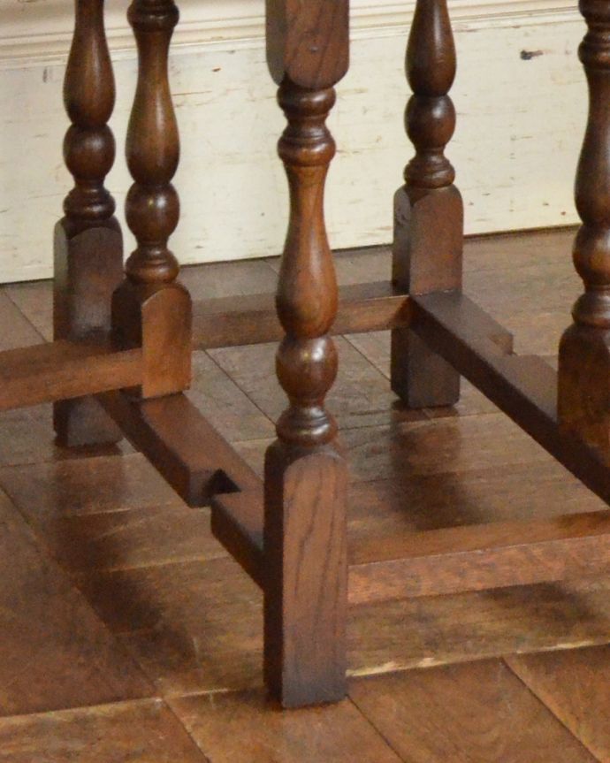 ロイドテーブル　アンティーク家具　英国輸入のアンティーク家具、伸張式のサイドテーブル（ゲートレッグテーブル）。キチンとお直ししました。(j-1865-f)