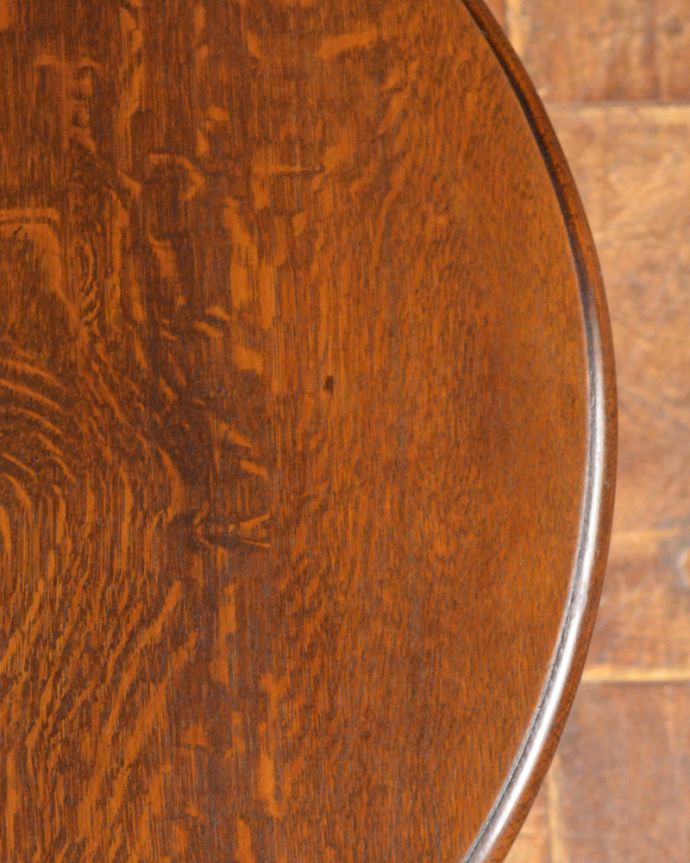アンティークのテーブル　アンティーク家具　脚の装飾が素敵な、イギリス輸入のアンティークコンソールテーブル。修復には自信がありますHandleでは専門の職人が修復する際、古い塗装を剥離してキレイにお直ししています。(j-1873-f)