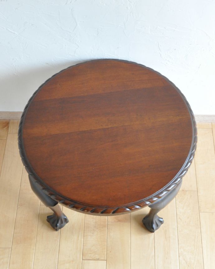ロイドテーブル　アンティーク家具　クロウ＆ボールの脚を持つコーヒーテーブル、英国のアンティーク家具。客間用にも使える上品なデザインです。(j-1905-f)