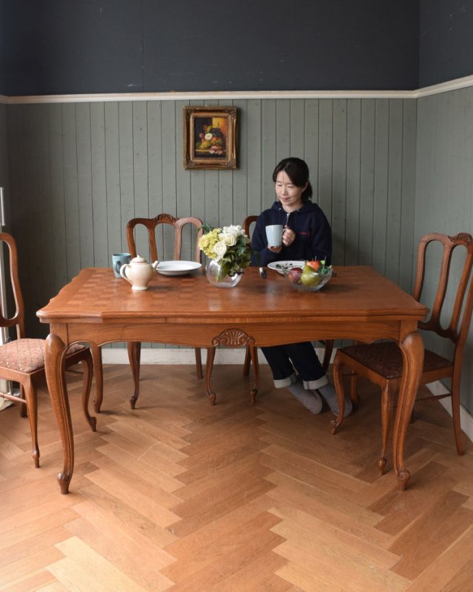 ロイドテーブル　アンティーク家具　３つのサイズに変わる伸張式のアンティーク南仏家具。伸ばさずに使っても充分な大きさ。(j-1920-f)