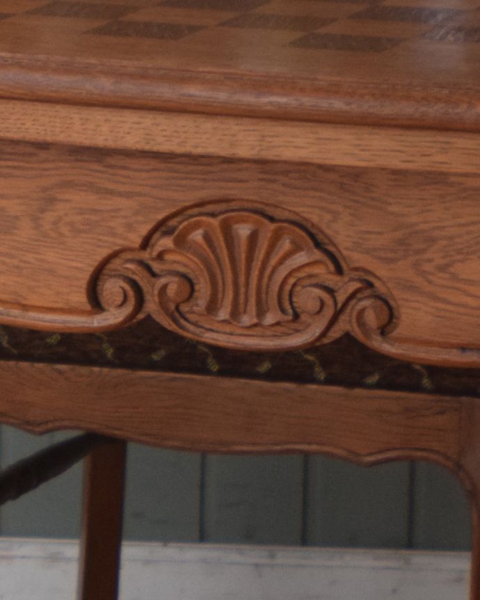ロイドテーブル　アンティーク家具　３つのサイズに変わる伸張式のアンティーク南仏家具。美しい彫りがデザインされています。(j-1920-f)