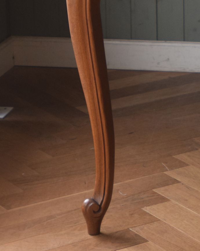 ロイドテーブル　アンティーク家具　３つのサイズに変わる伸張式のアンティーク南仏家具。曲線がとってもキレイな脚です。(j-1920-f)