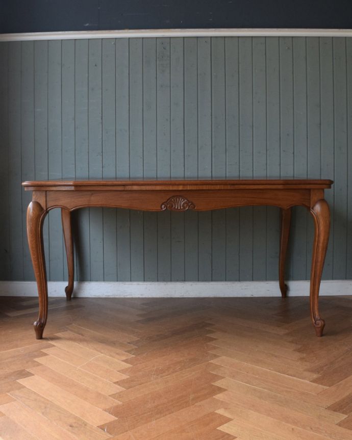 ロイドテーブル　アンティーク家具　３つのサイズに変わる伸張式のアンティーク南仏家具。脚がスッキリしているので、圧迫感がありません。(j-1920-f)